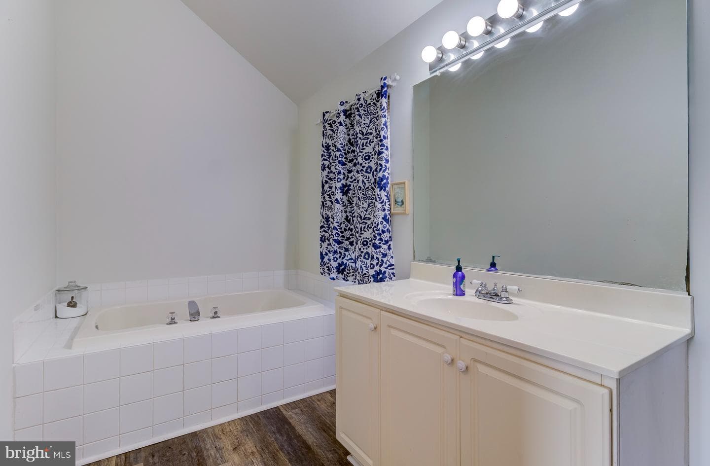 101 Amber Drive photo 32