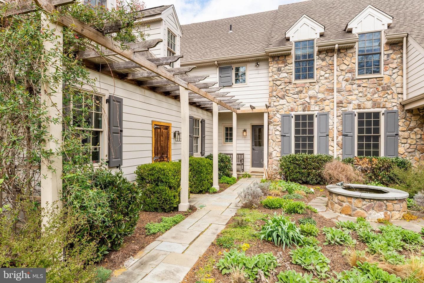 607 Newtown Road photo 5