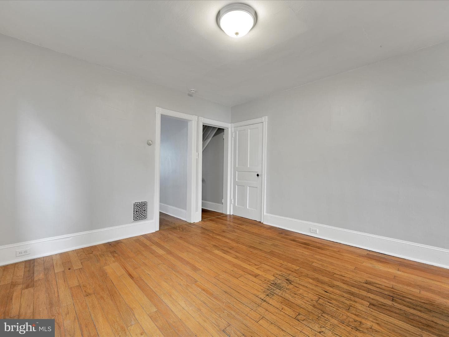 338 Charles Street photo 10