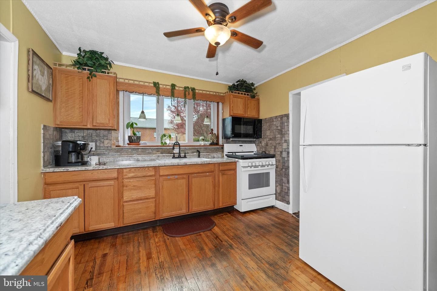 406 E South Street photo 3