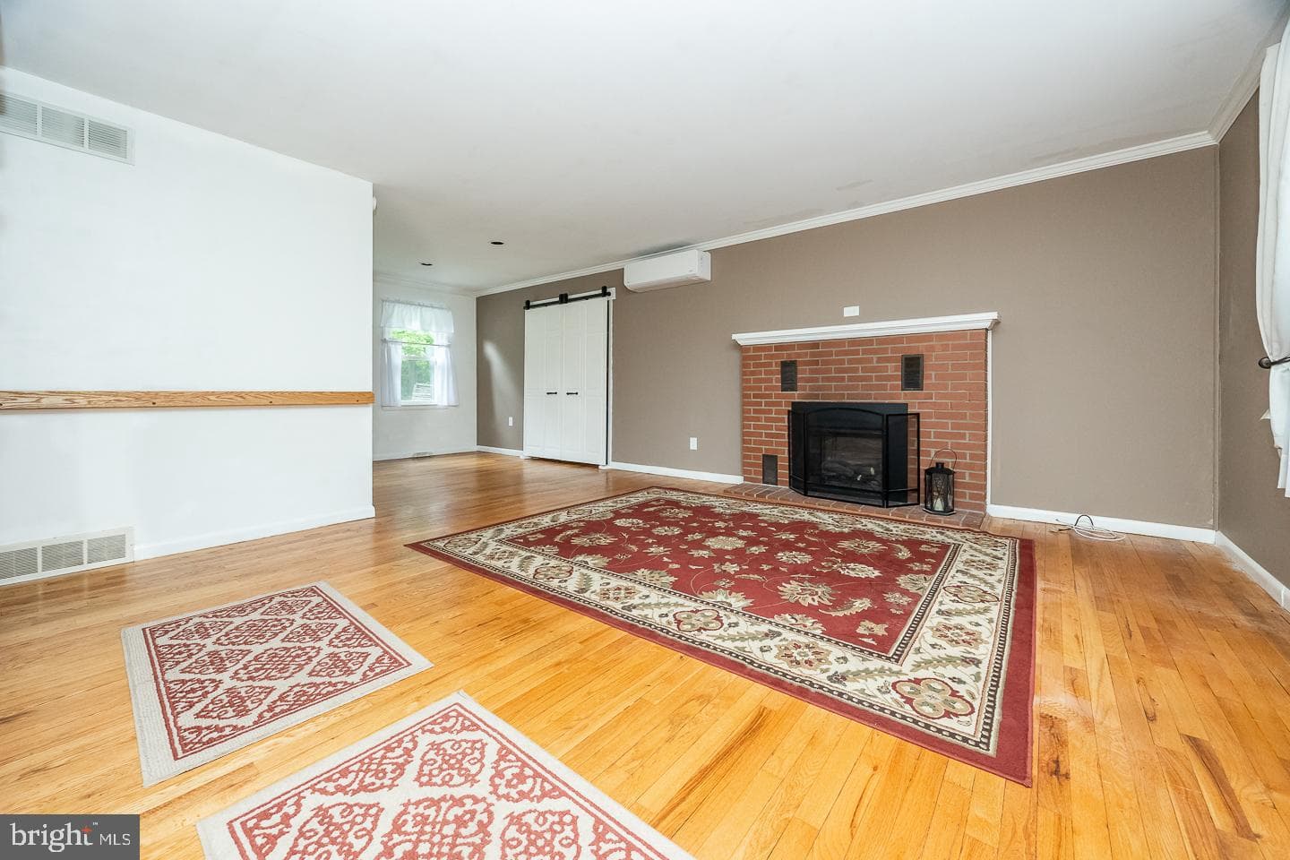 1437 Oakwood Road photo 3
