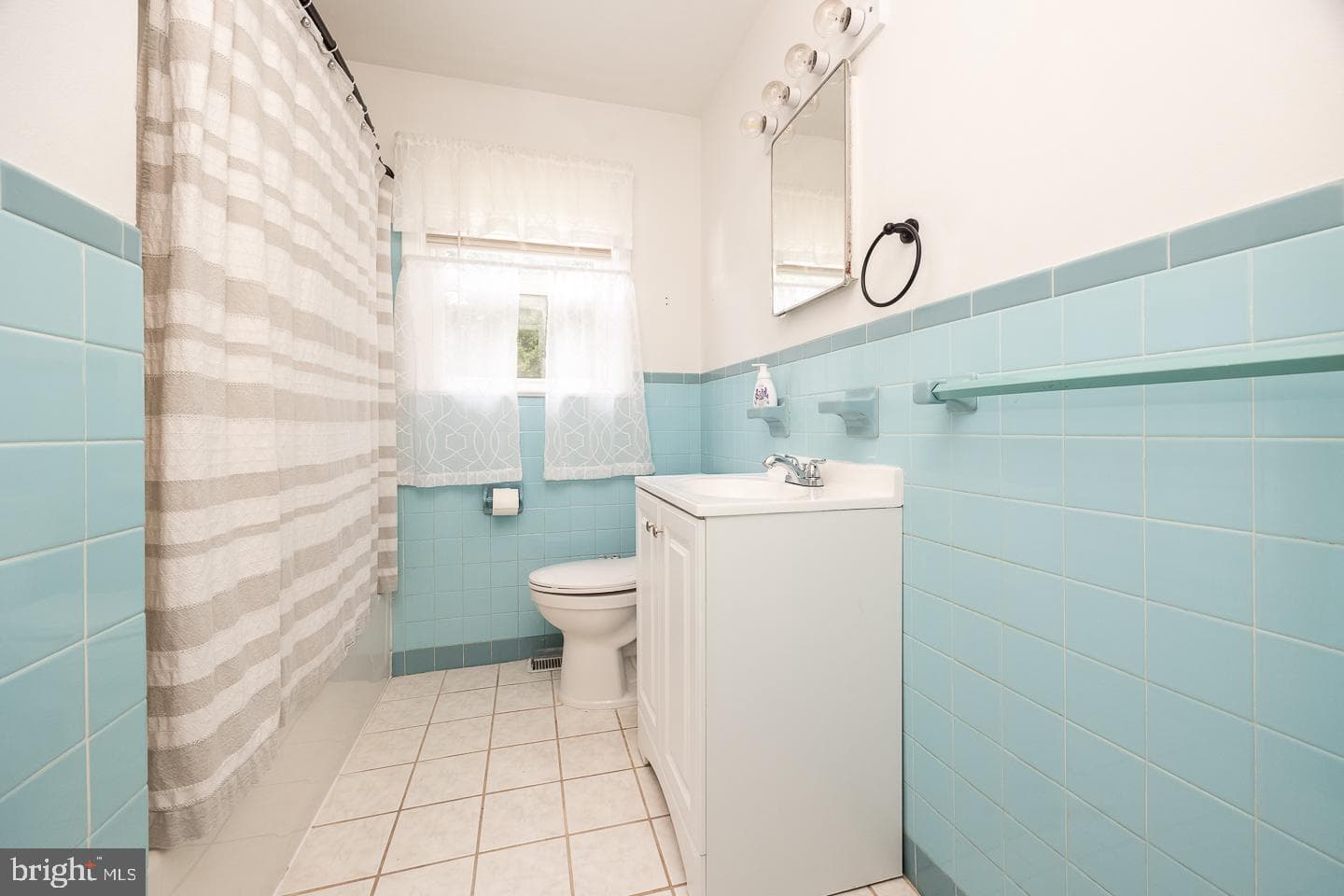 1437 Oakwood Road photo 7