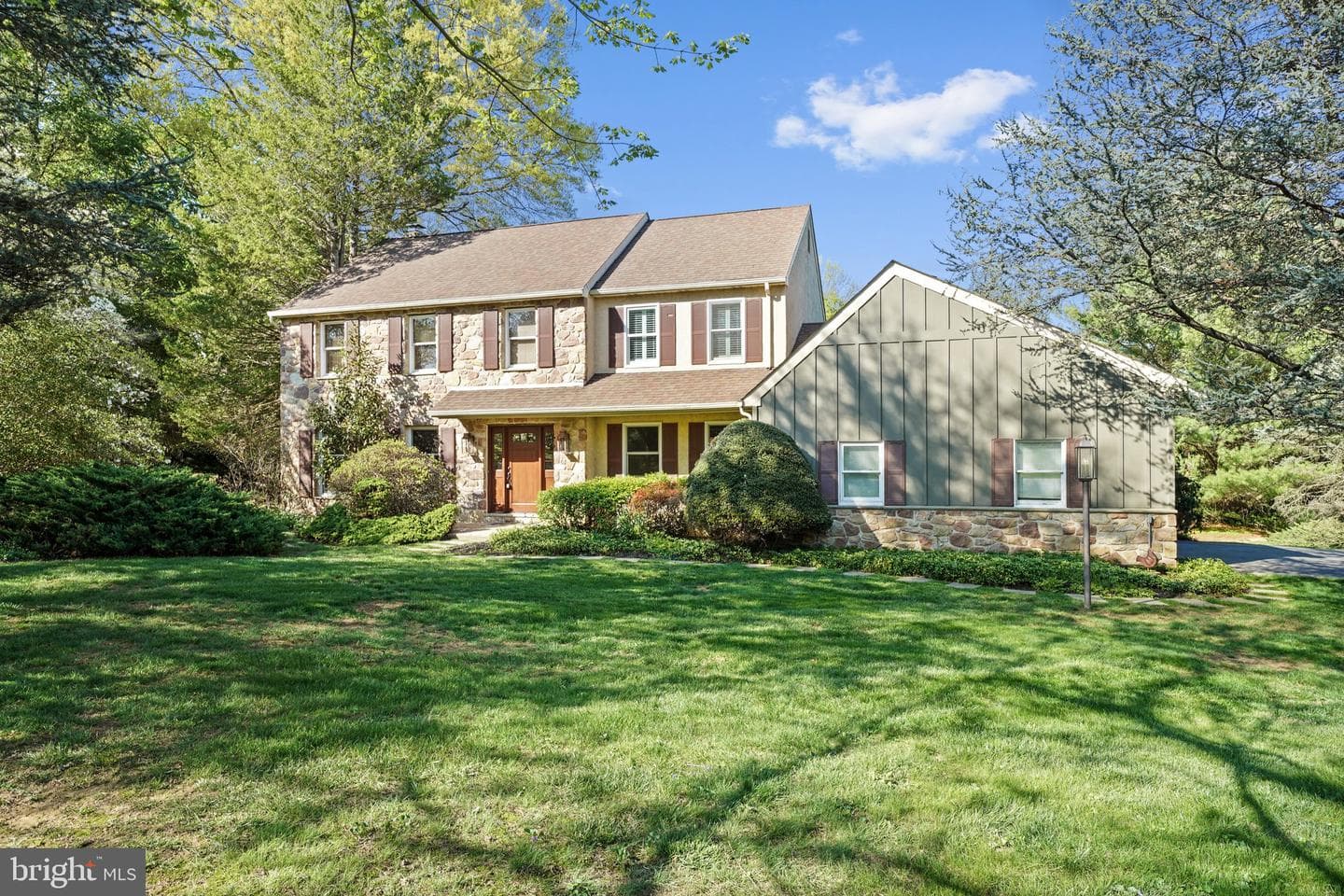 323 Maple Drive photo 3