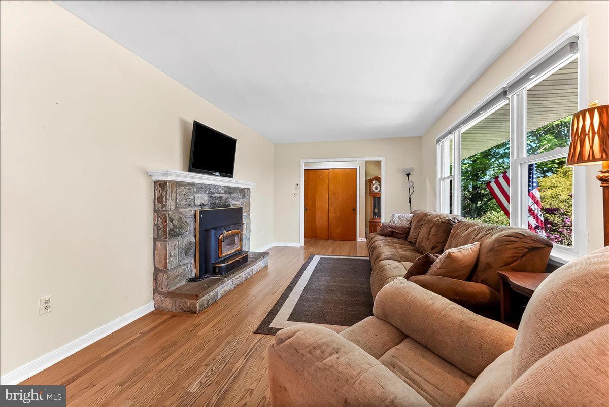 128 Elkdale Road photo 8