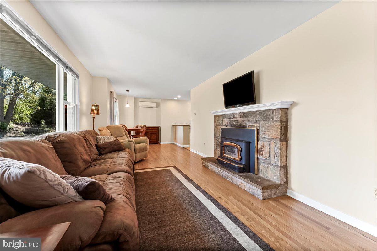 128 Elkdale Road photo 9