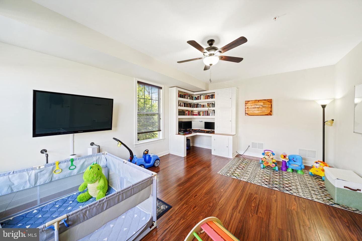 318 E Barnard Street photo 4