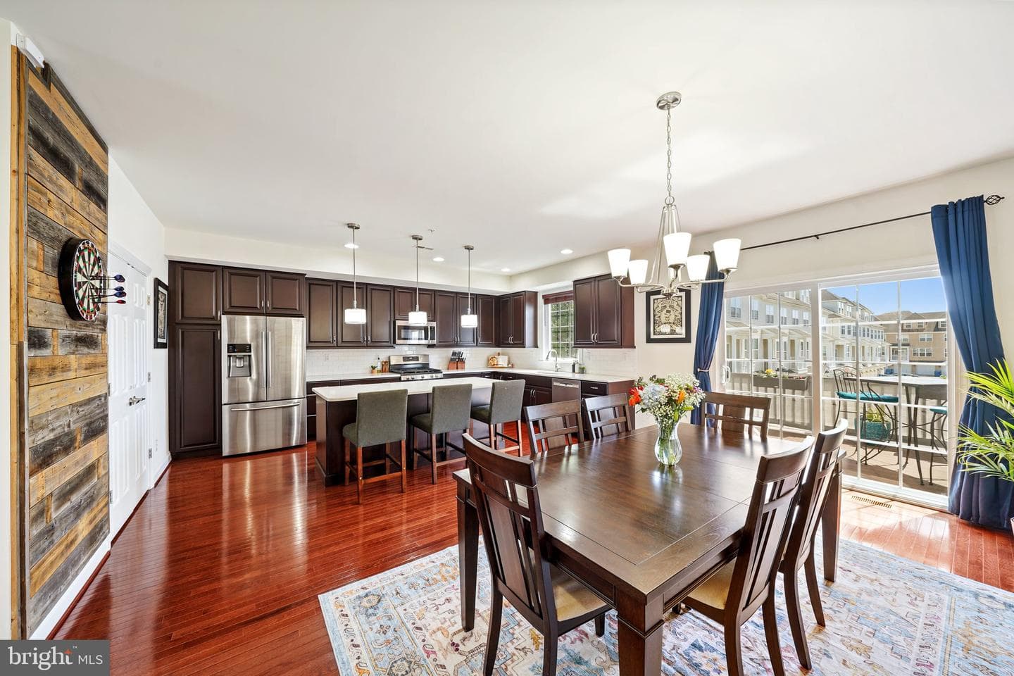 318 E Barnard Street photo 6