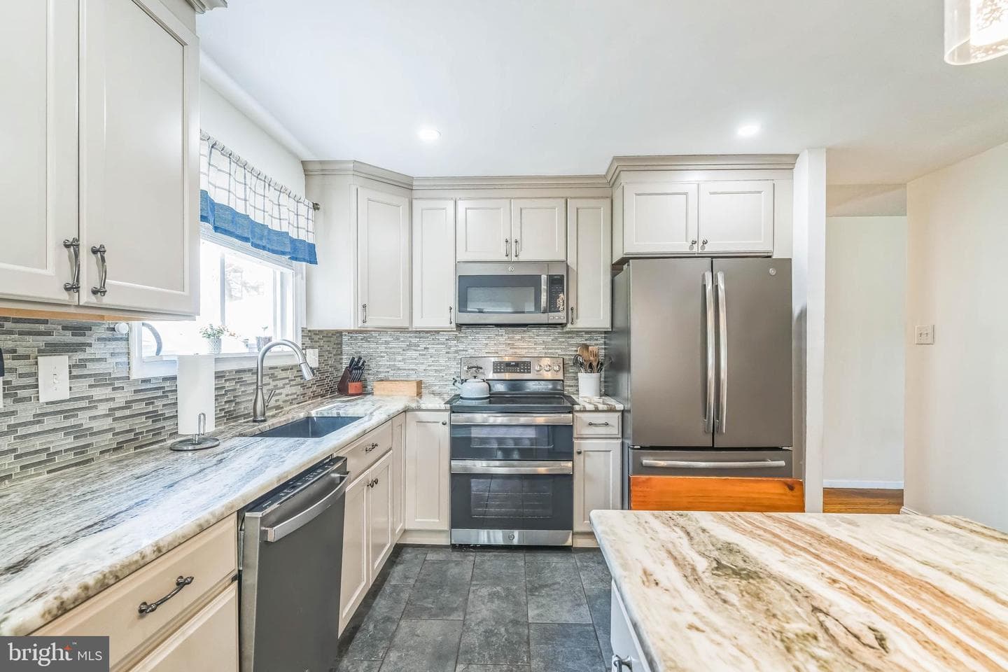 34 Penn Avenue photo 17