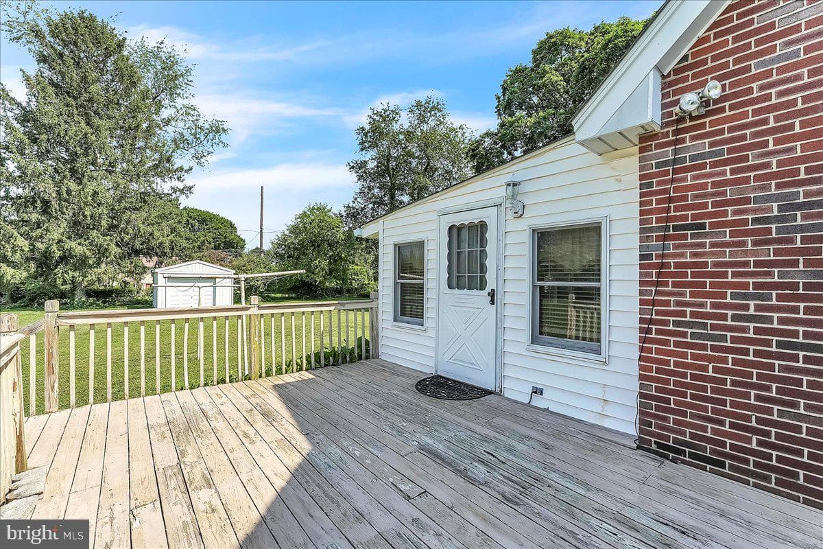1541 Overhill Road photo 25