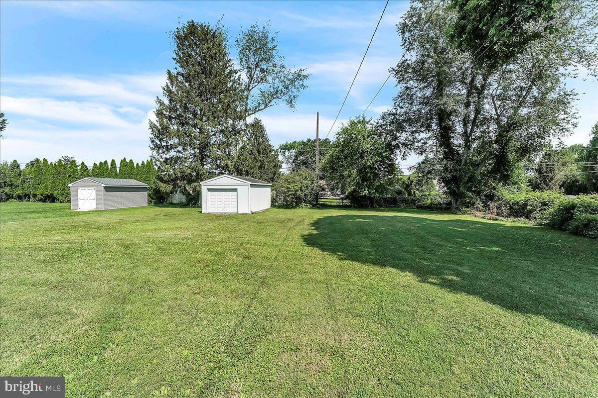 1541 Overhill Road photo 26