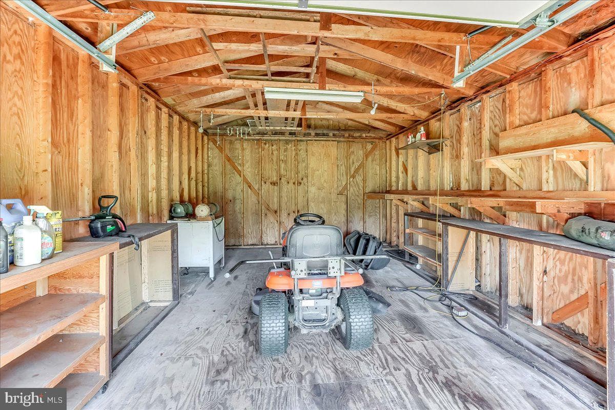 1541 Overhill Road photo 31