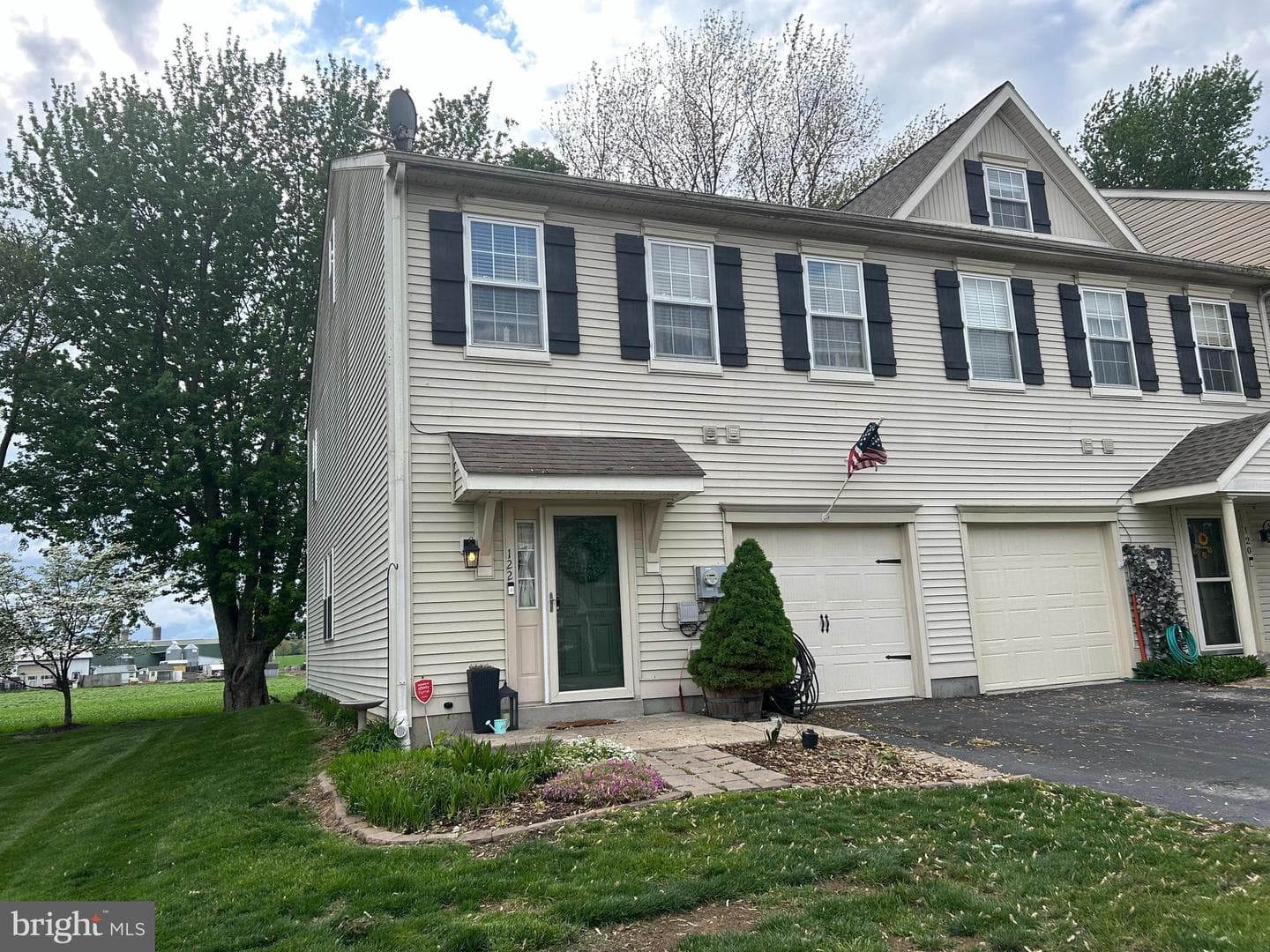 122 Red Oak Court photo 1