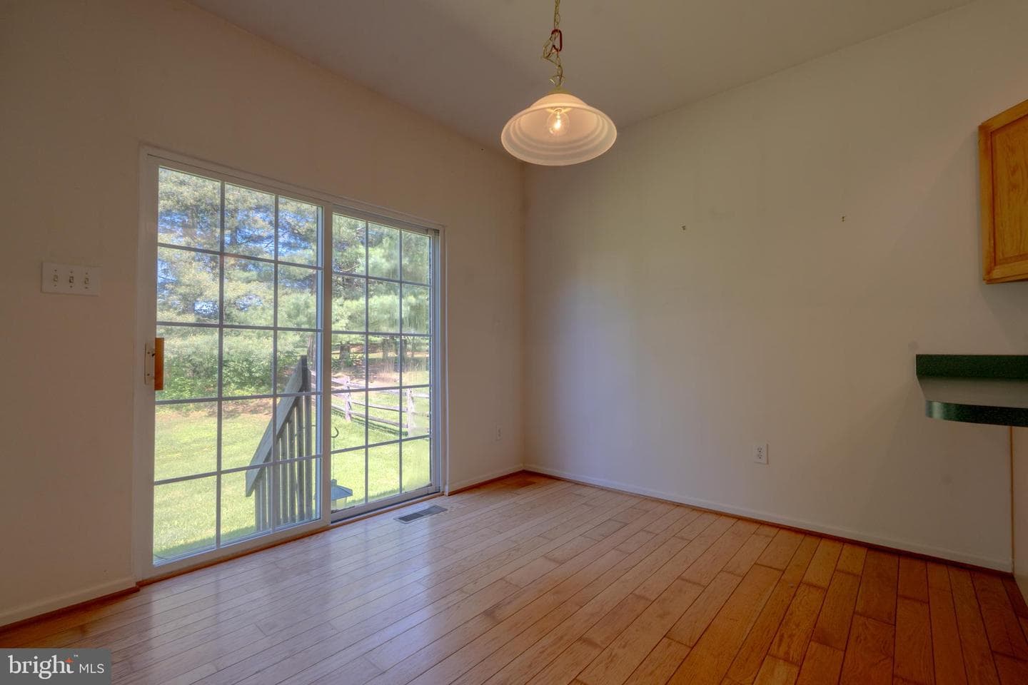 180 Milbury Road photo 11