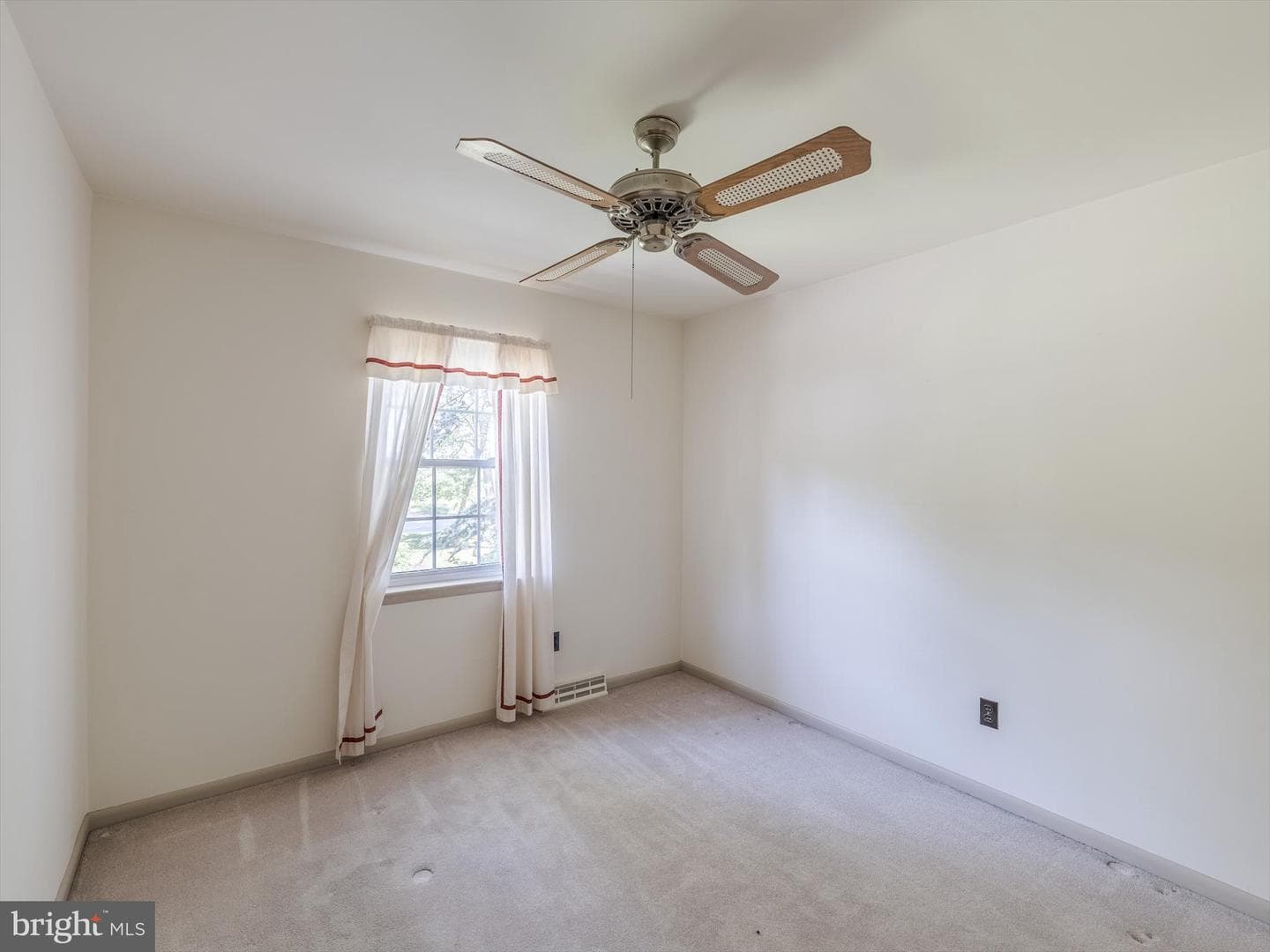 240 S Bonsall Road photo 31