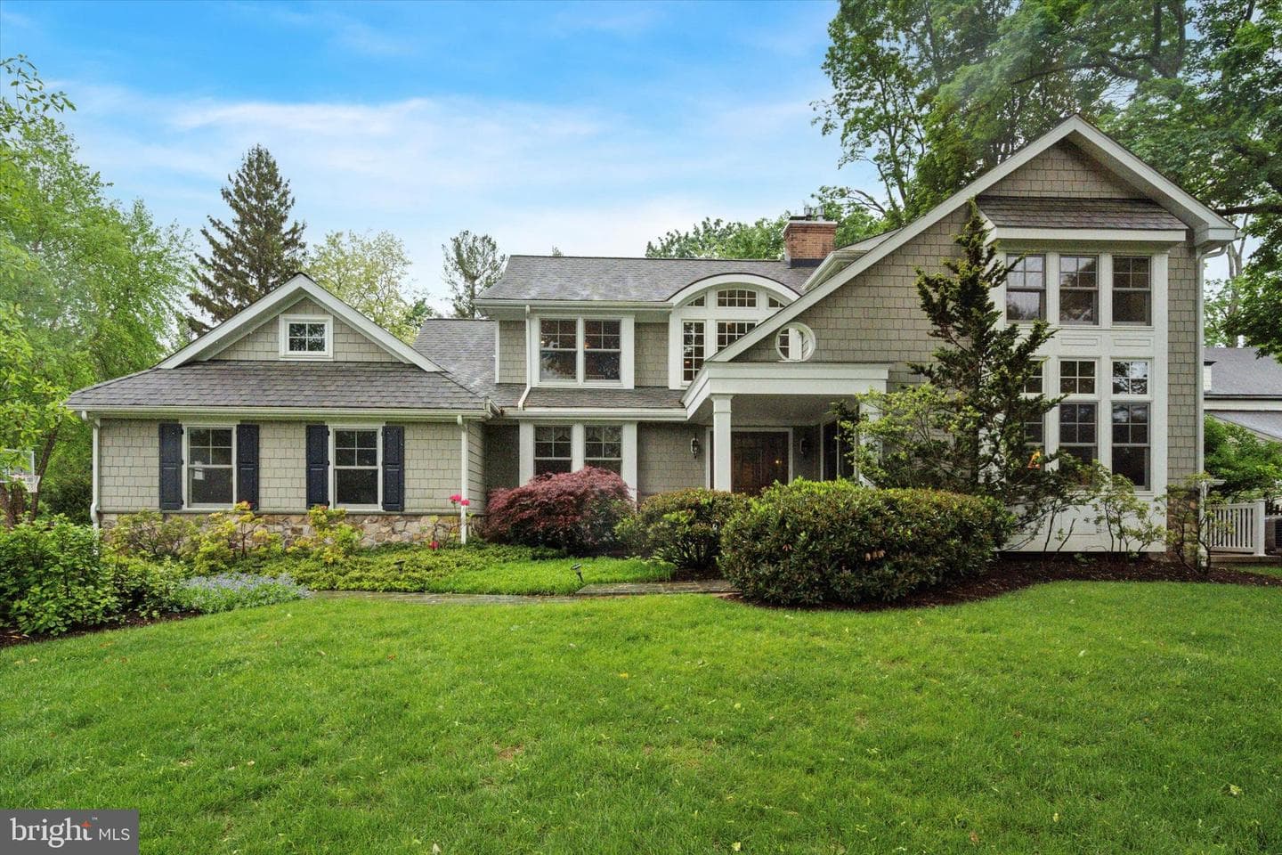 648 Spruce Lane photo 2