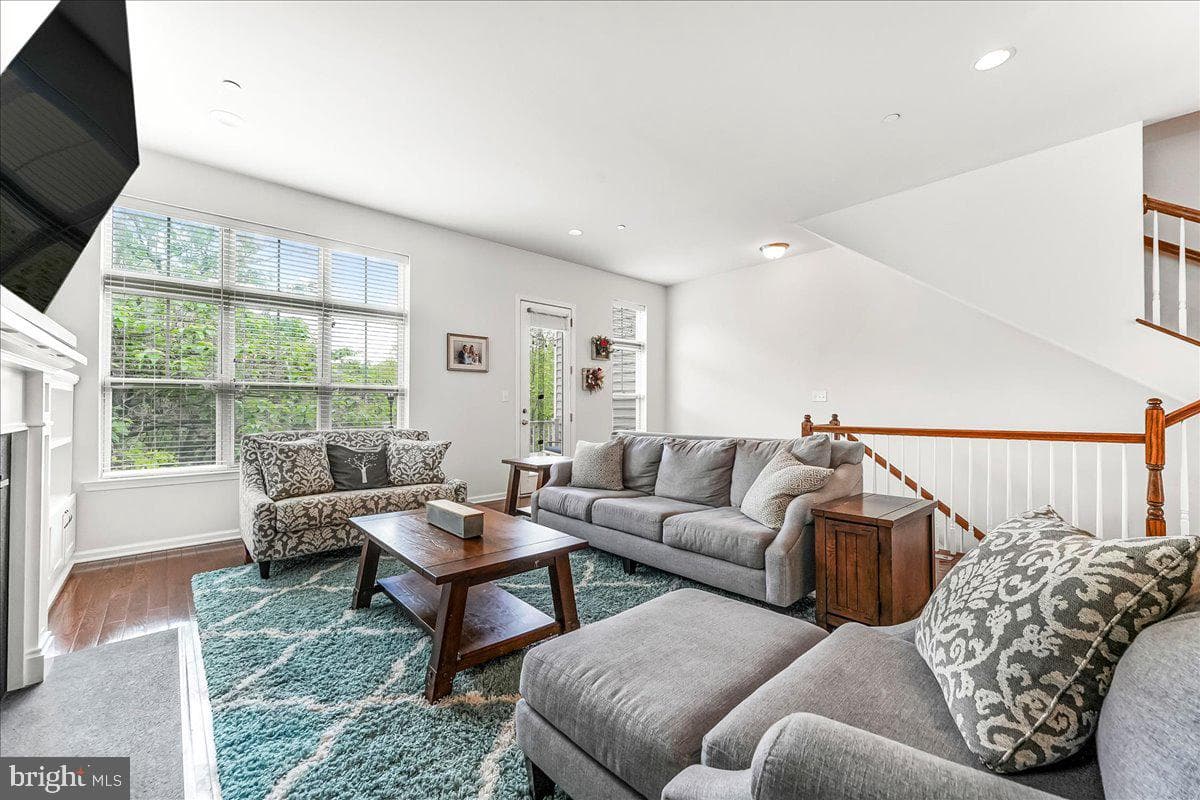 304 Redbud Lane photo 8
