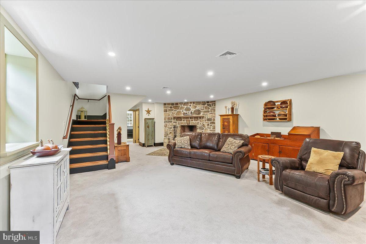 103 Orchard Hill Lane photo 15