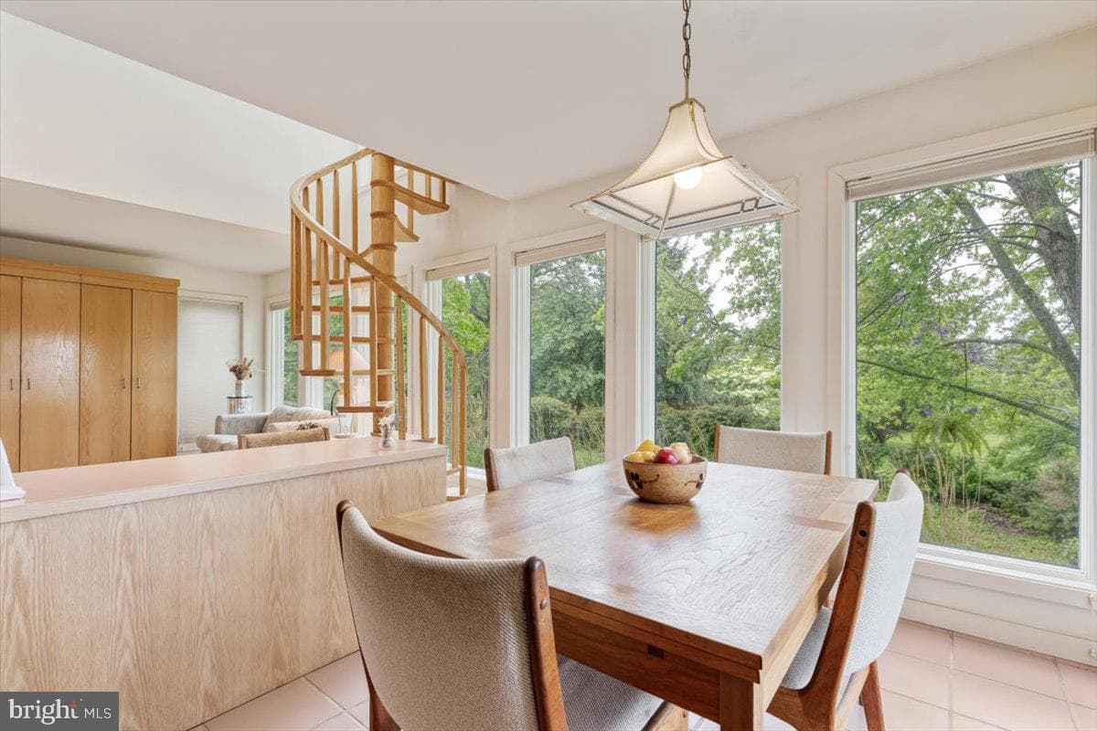 3 White Horse Lane photo 16