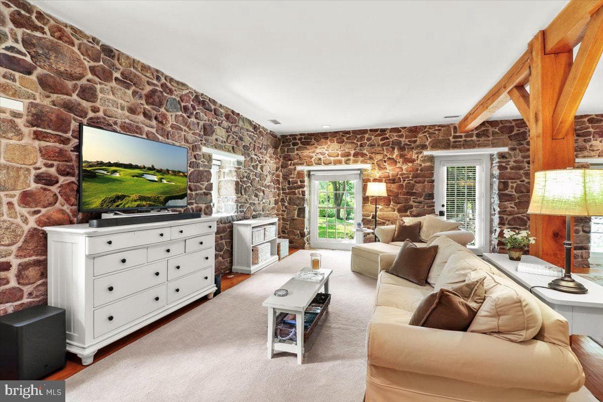 11 Brownstone Lane photo 16