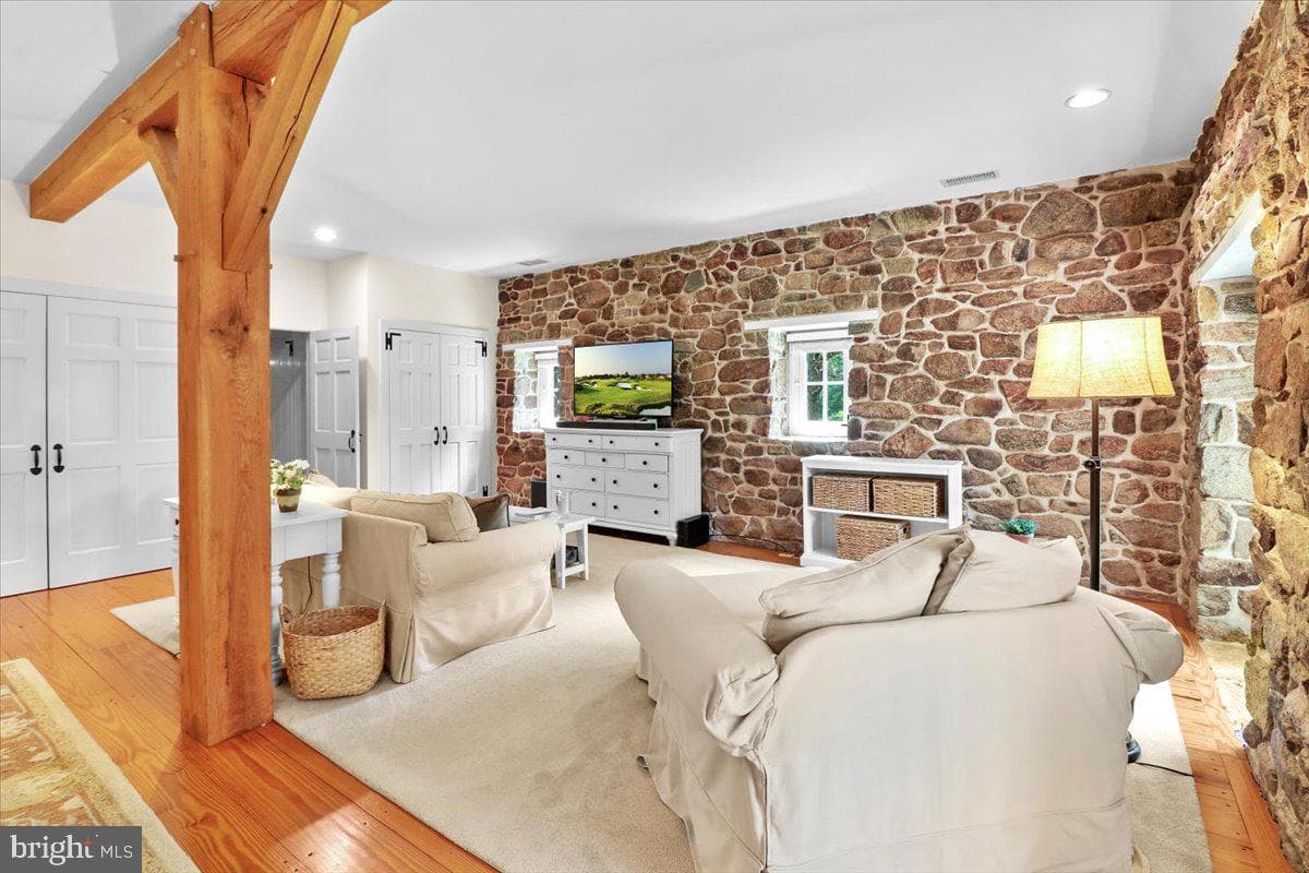 11 Brownstone Lane photo 19