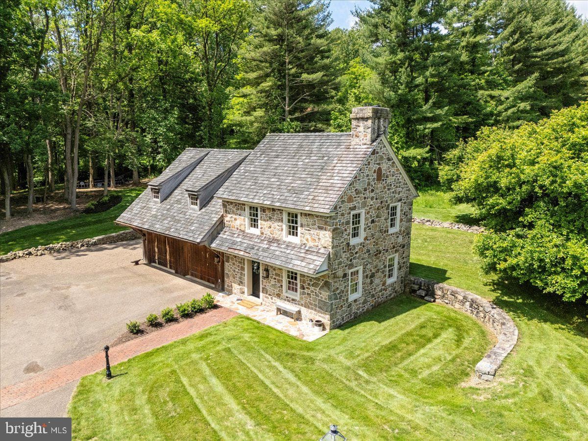 11 Brownstone Lane photo 24