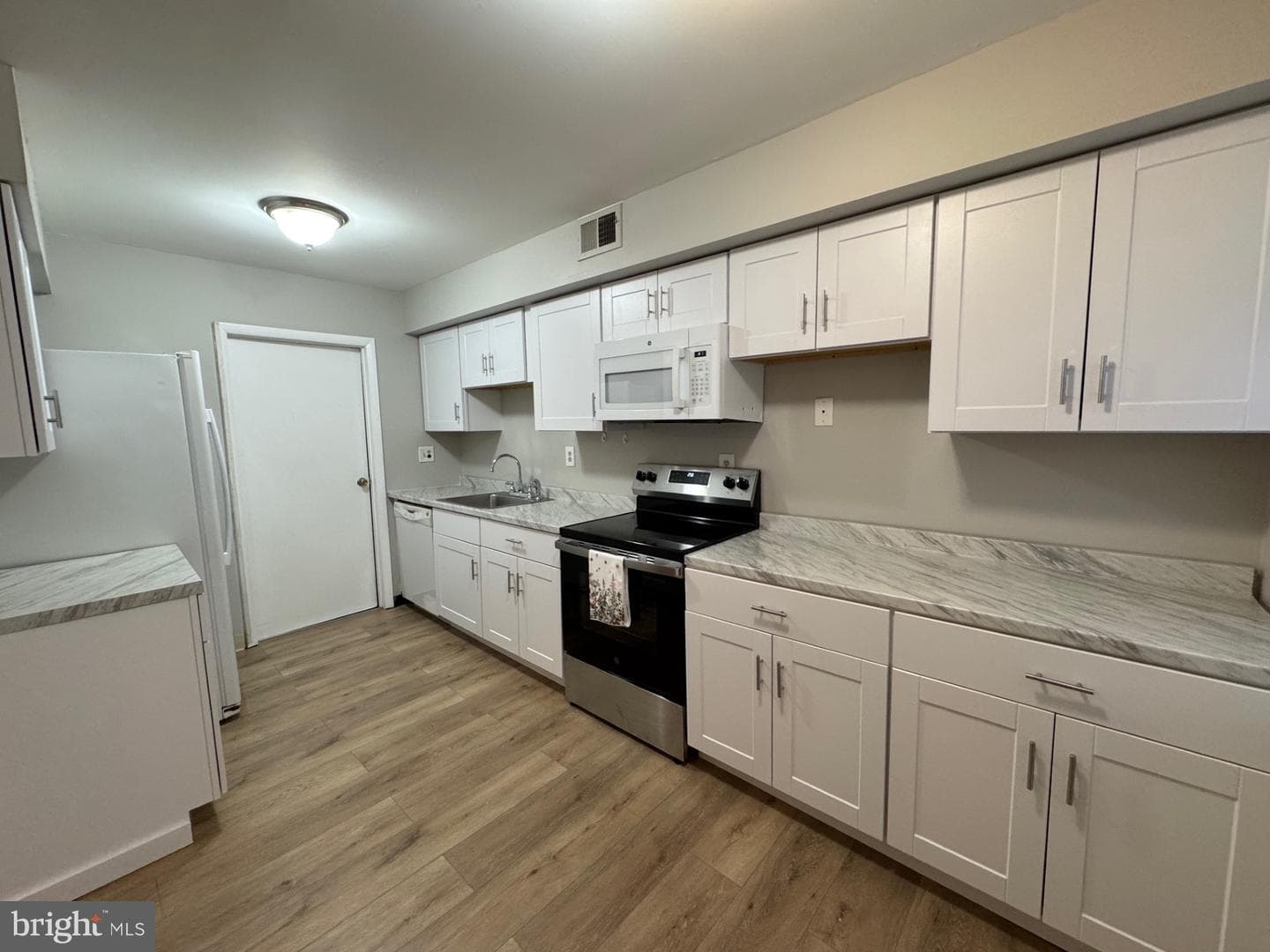 166 Chester Court photo 6