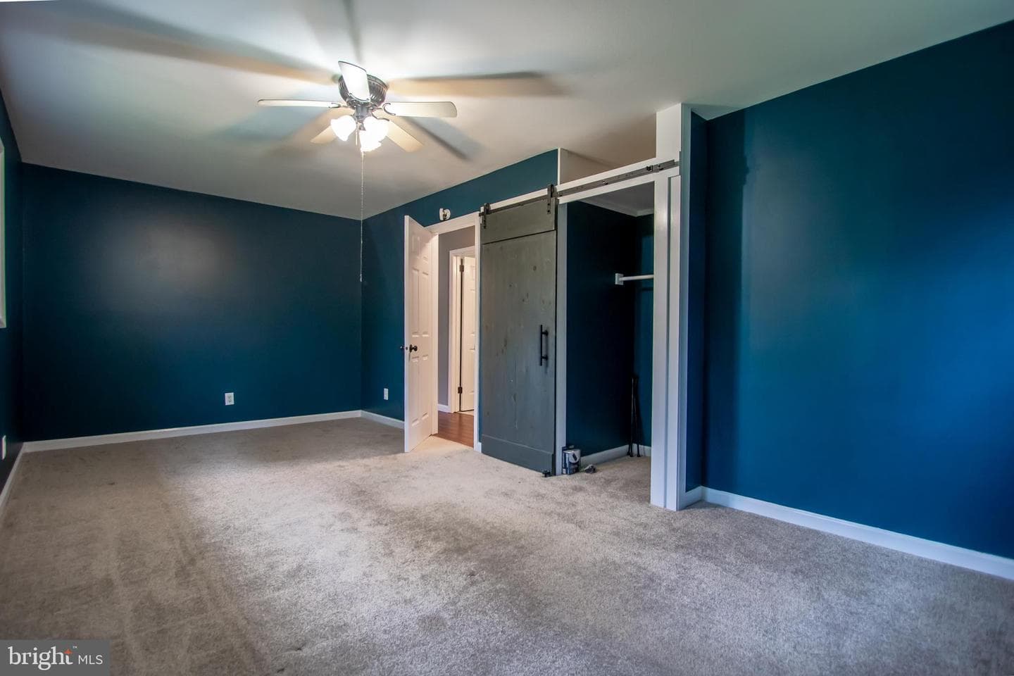 1298 E Kings Highway photo 31