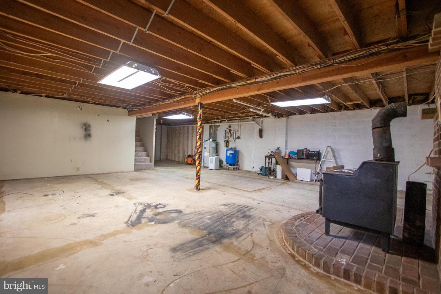 1298 E Kings Highway photo 36