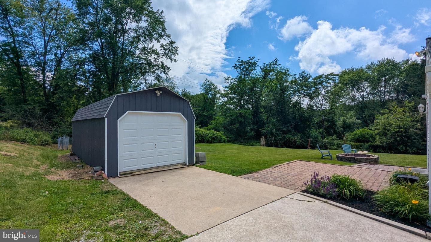 1298 E Kings Highway photo 7