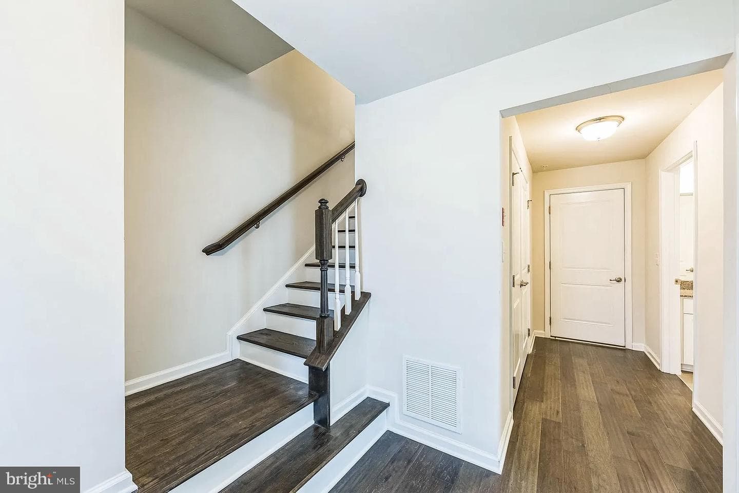 514 Sapphire Drive photo 2