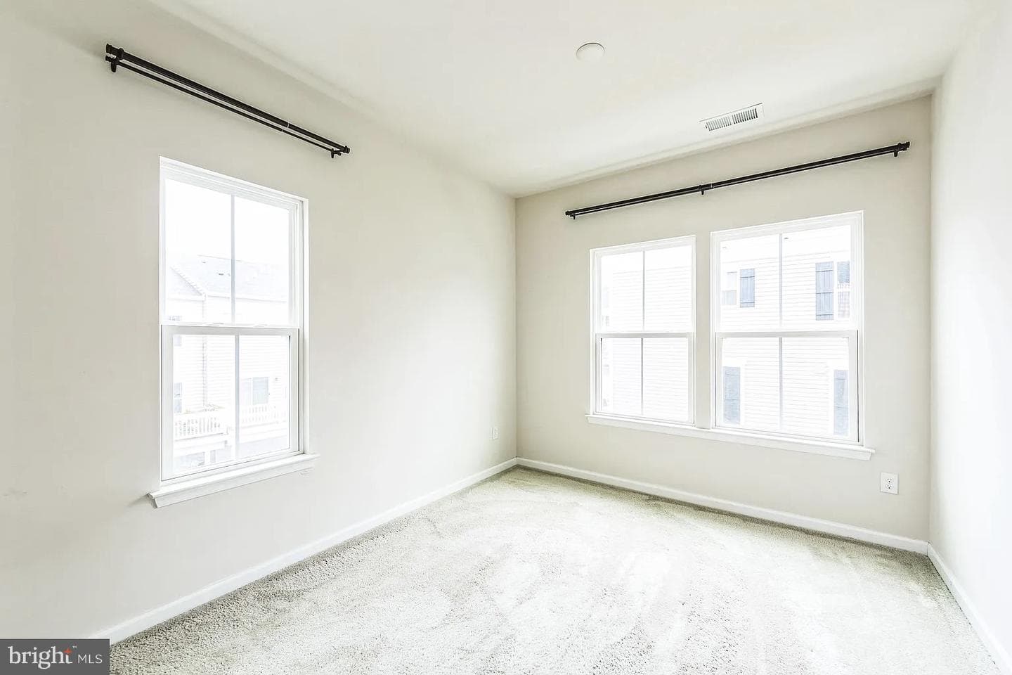 514 Sapphire Drive photo 3