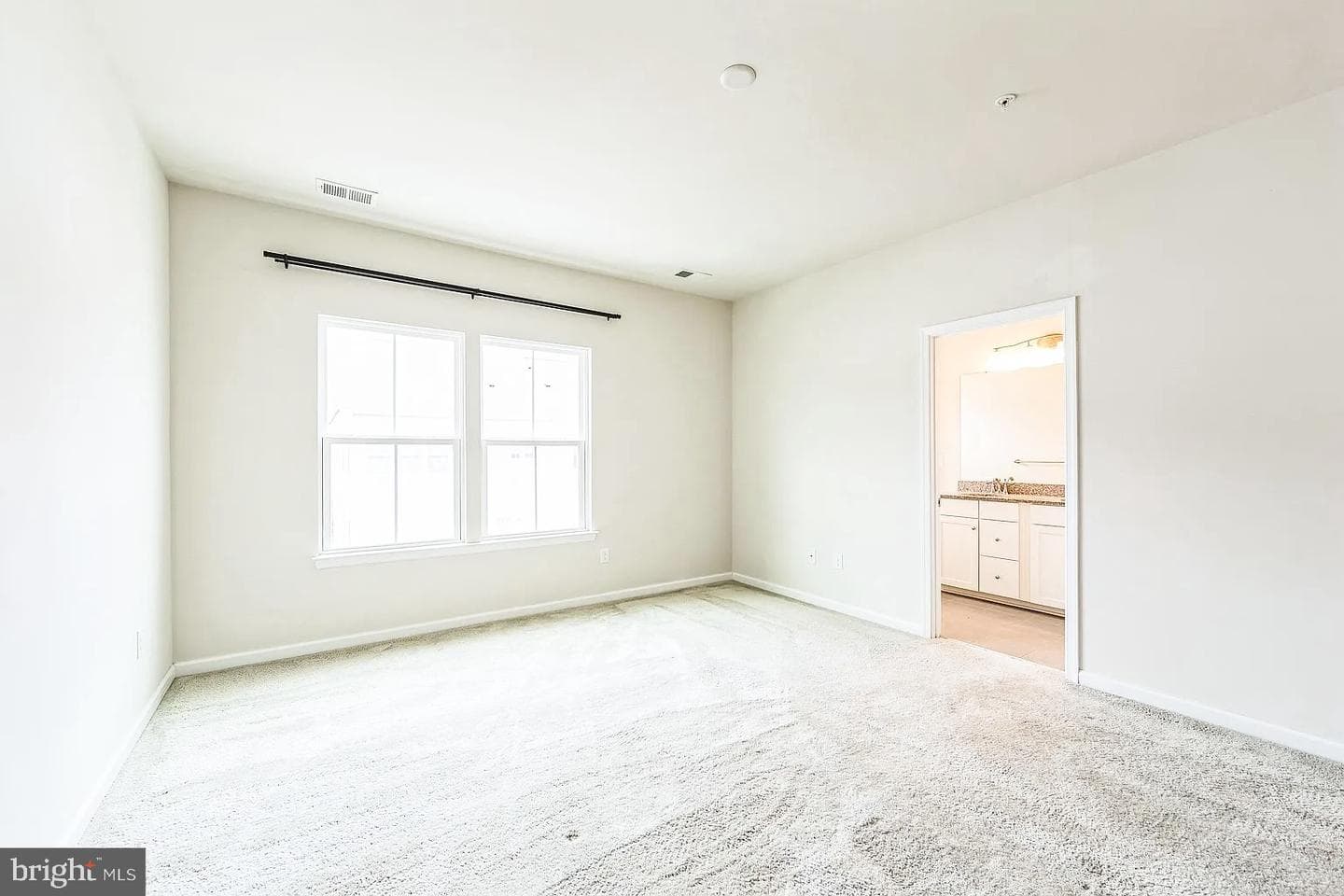 514 Sapphire Drive photo 4