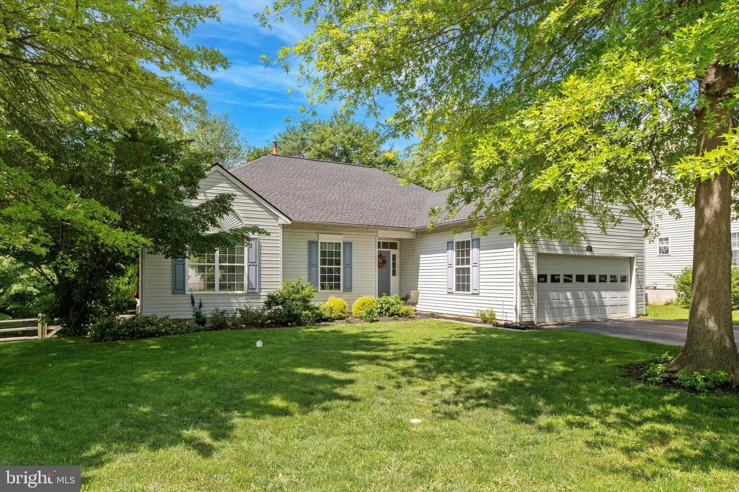 302 Cressent Court photo 1