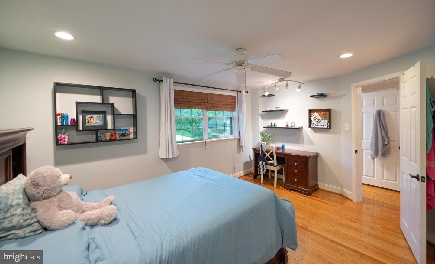 496 Black Swan Lane photo 23