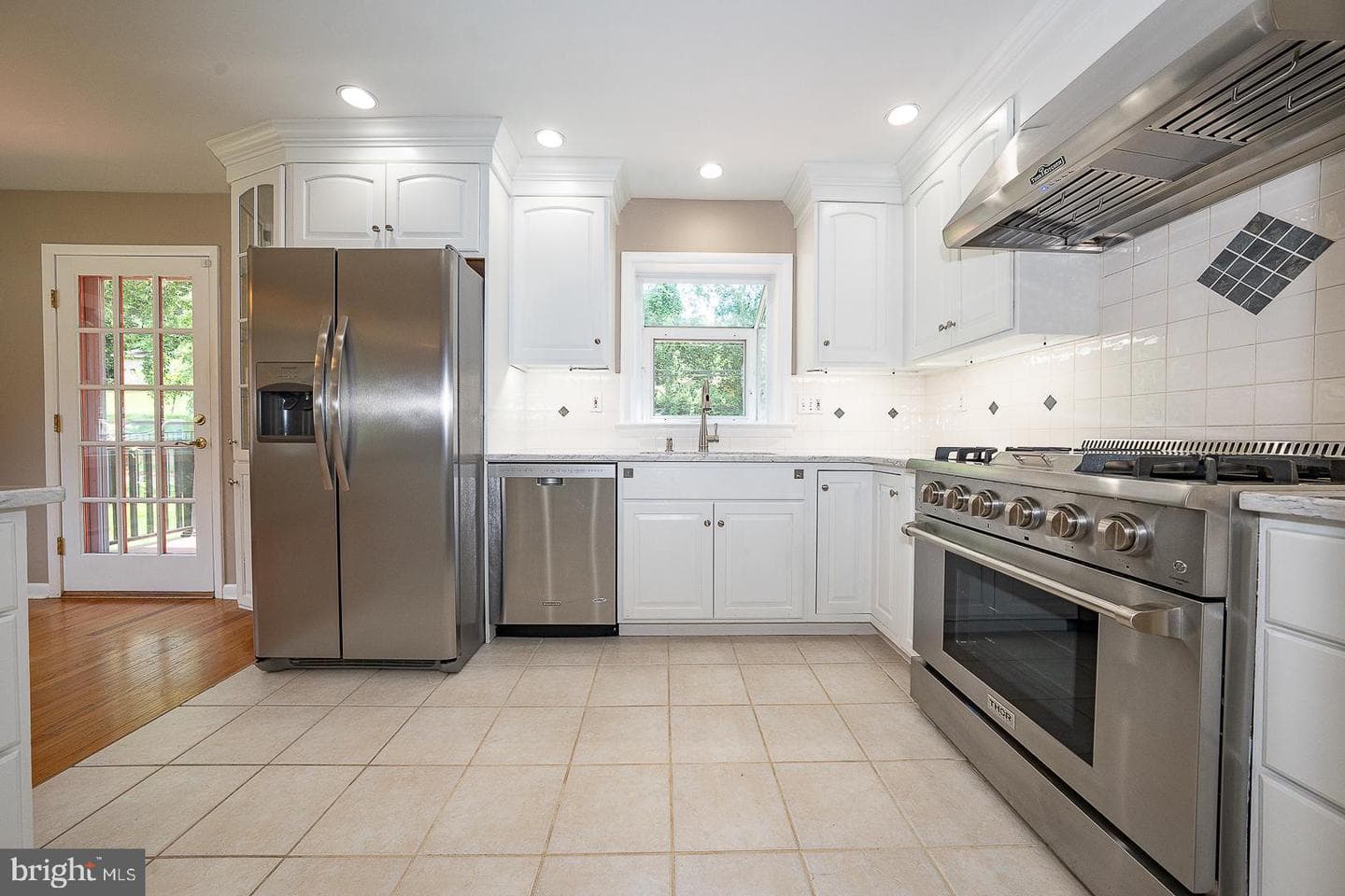 13 Bryan Avenue photo 18