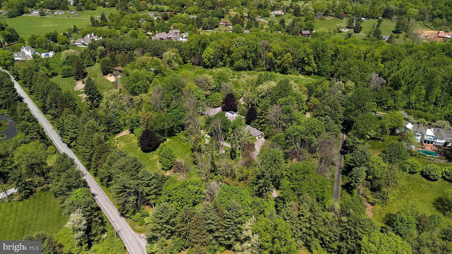 2 Farron Drive photo 86