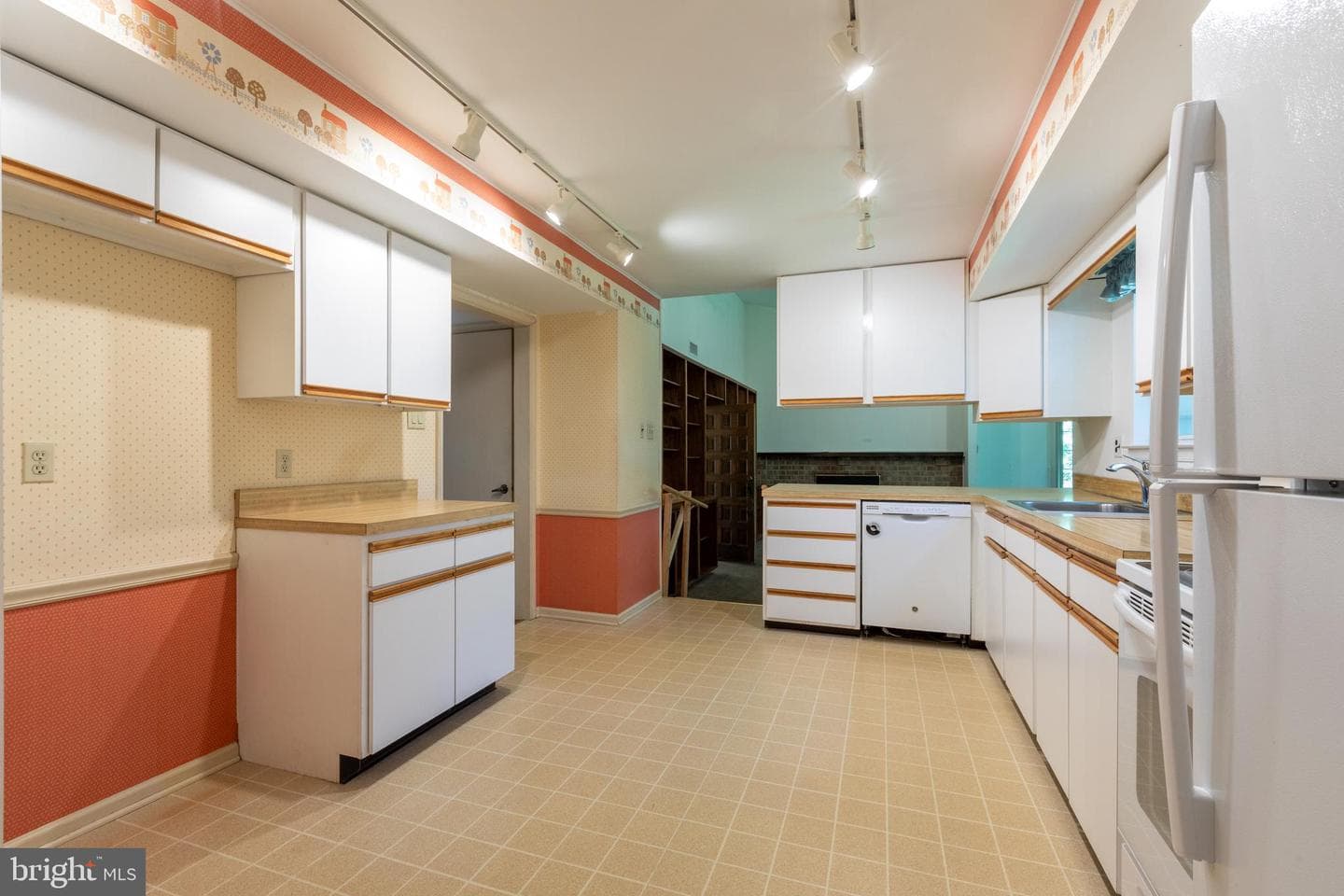402 Howell Road photo 14