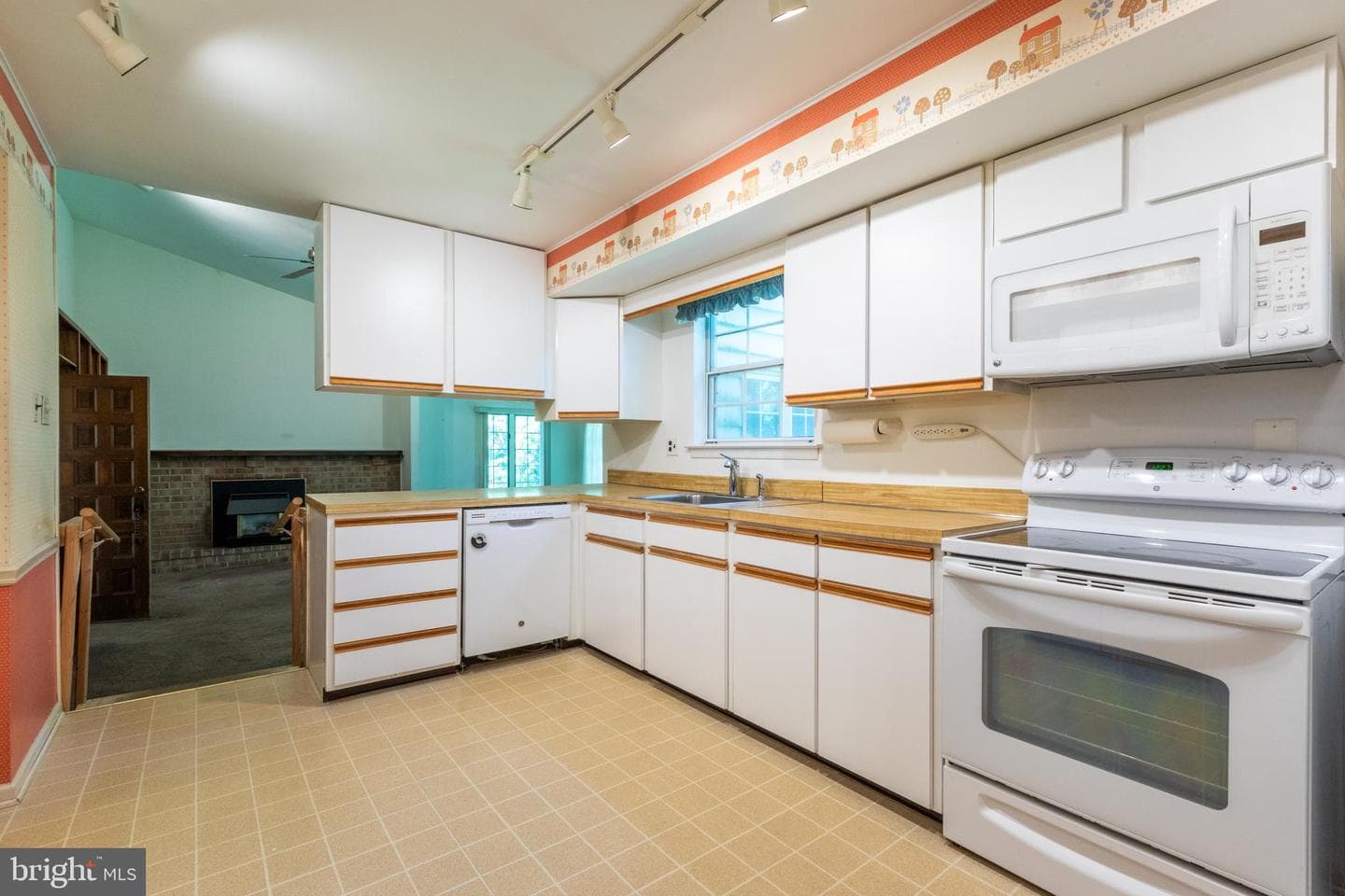 402 Howell Road photo 15