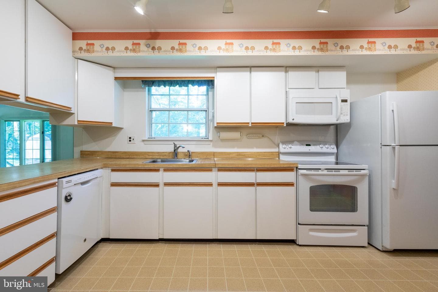 402 Howell Road photo 16
