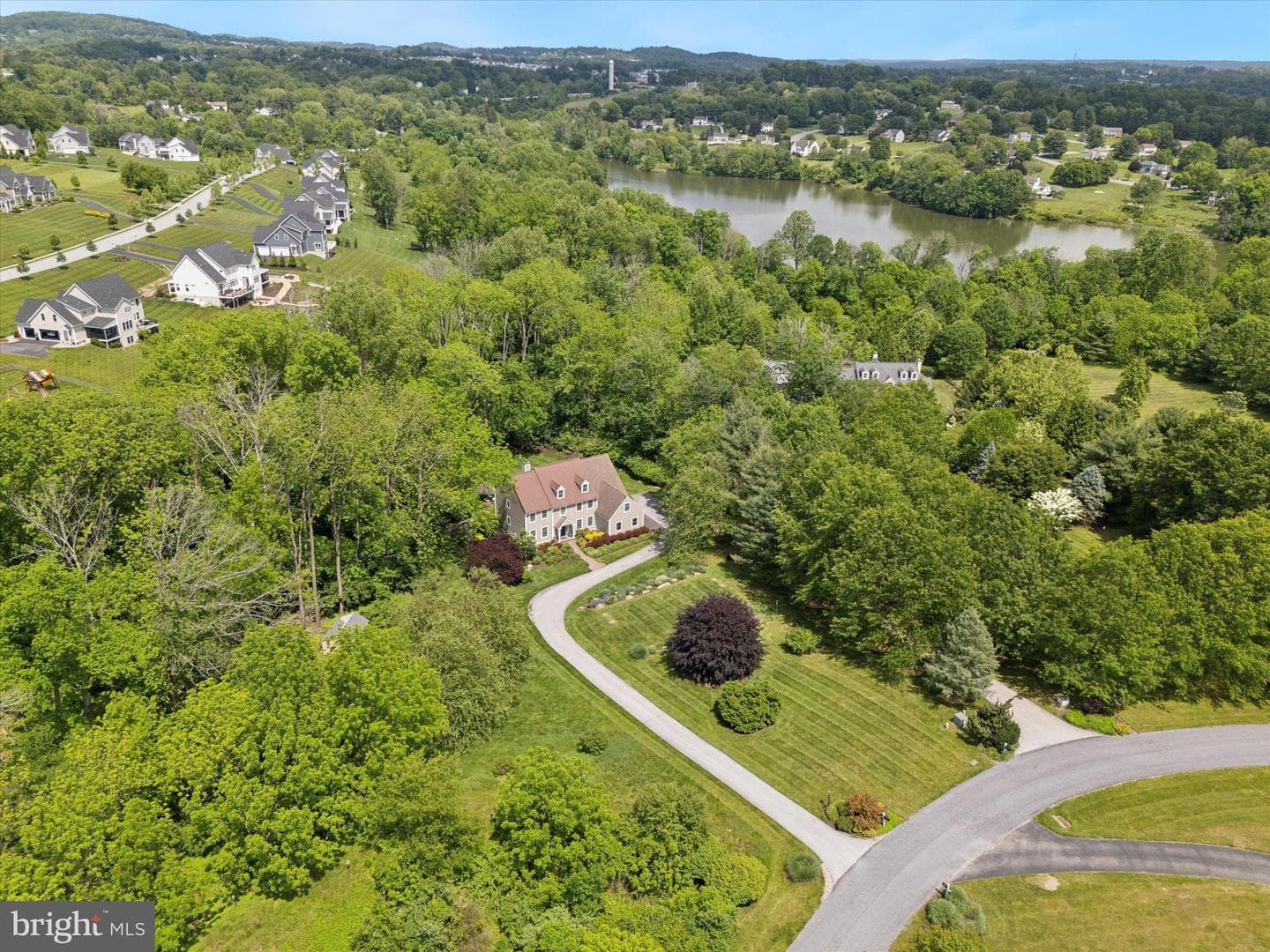 150 Waterview Drive photo 4
