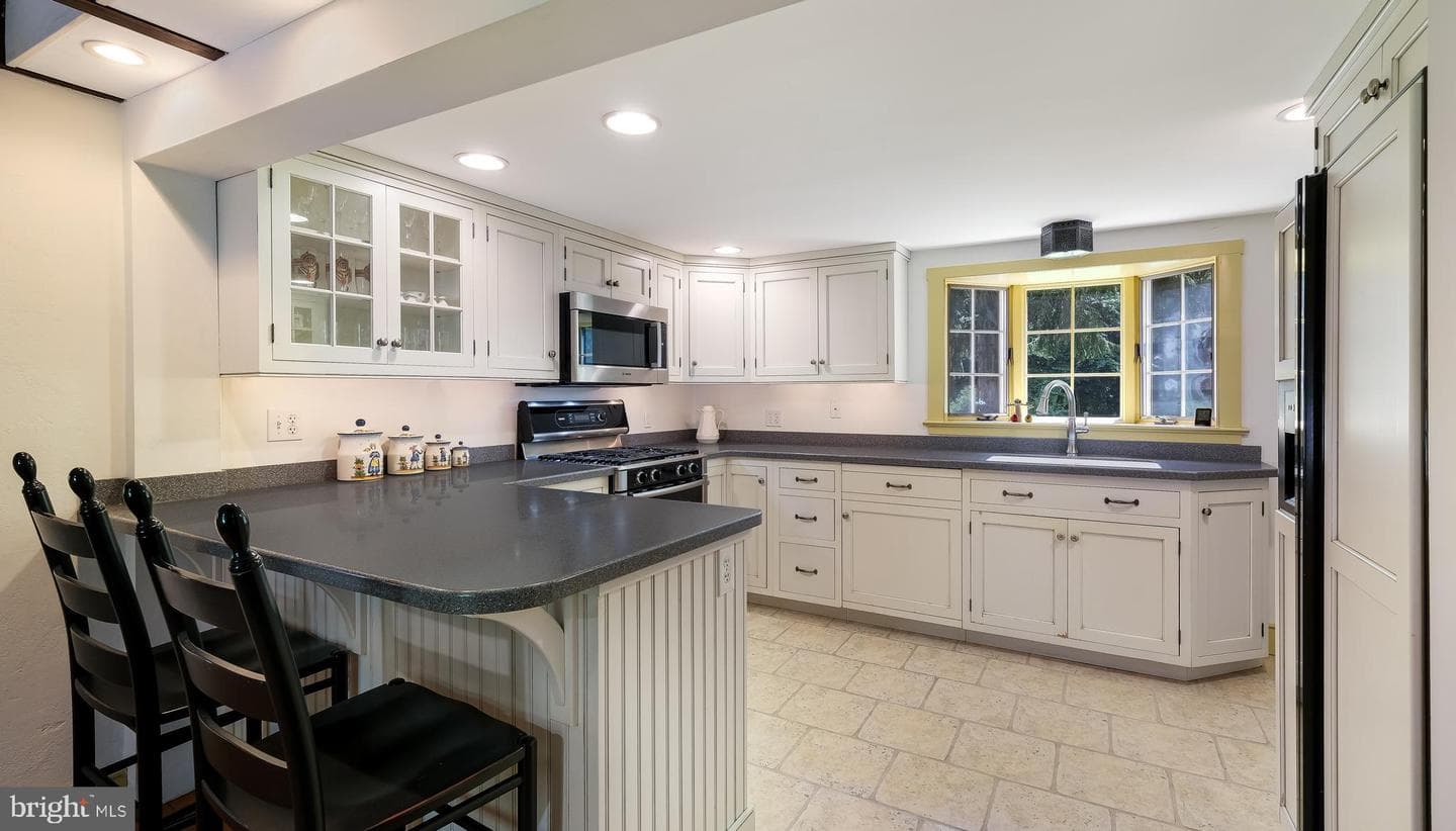 208 Hurley Road photo 10