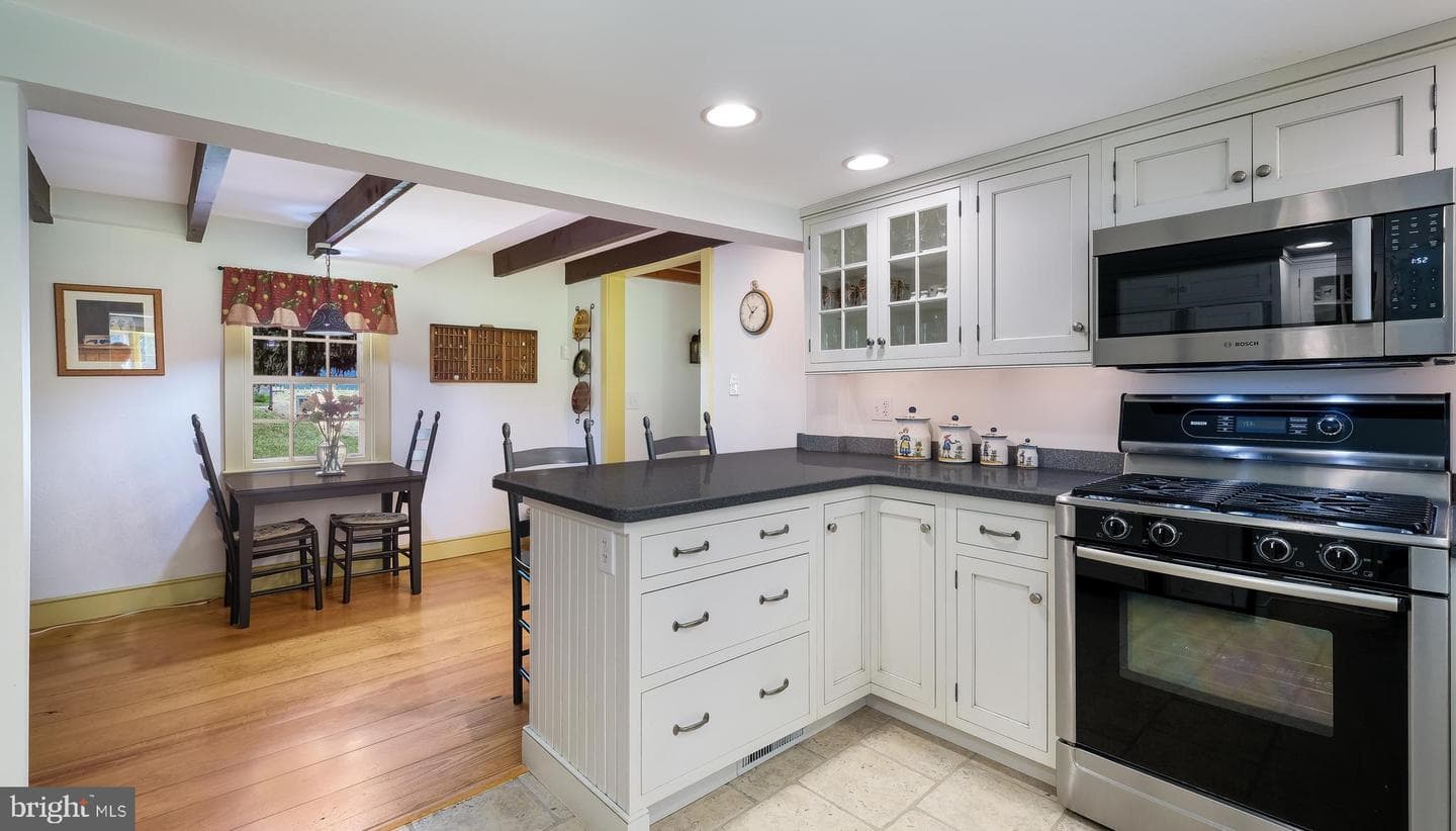 208 Hurley Road photo 12