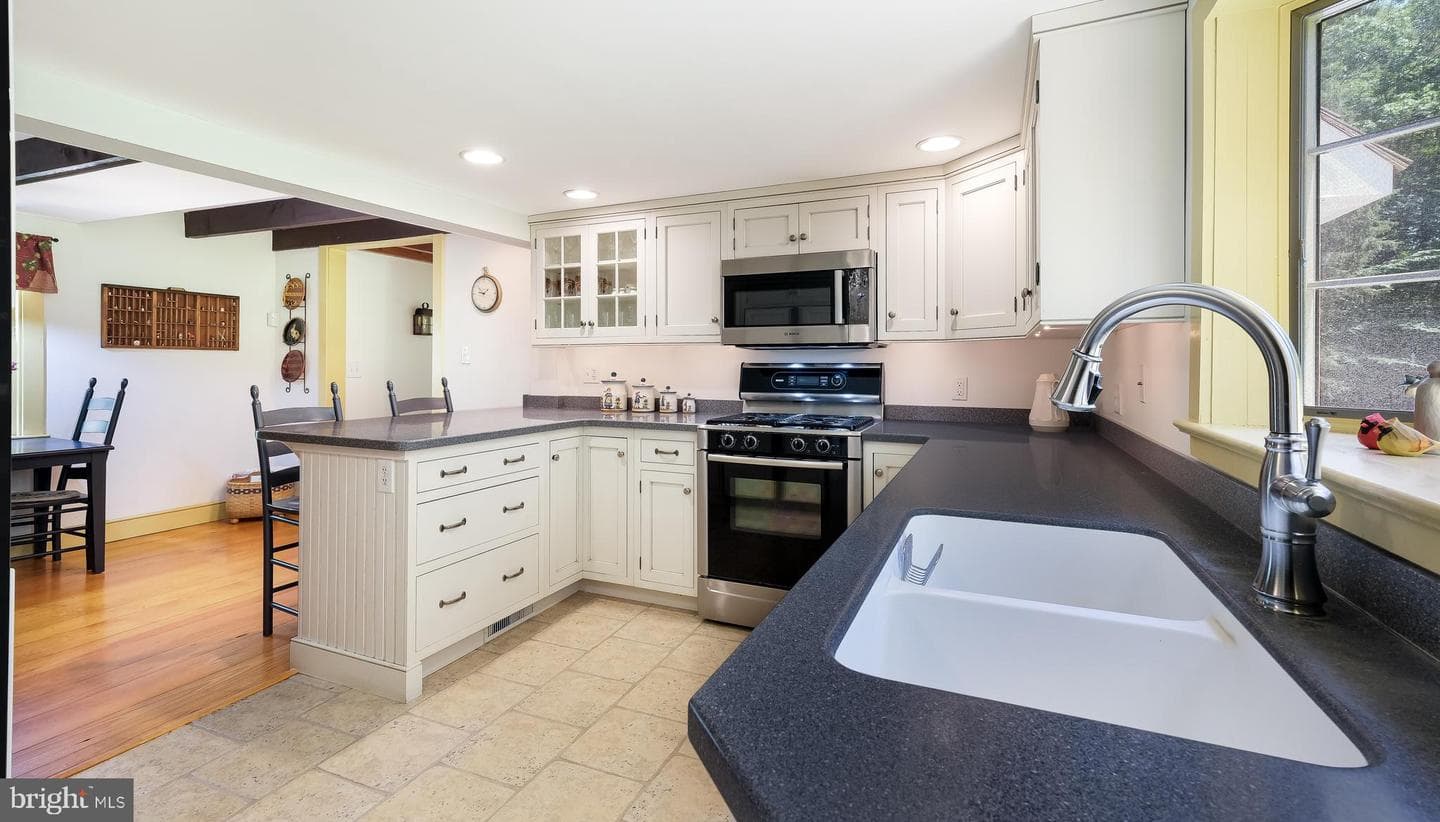 208 Hurley Road photo 14