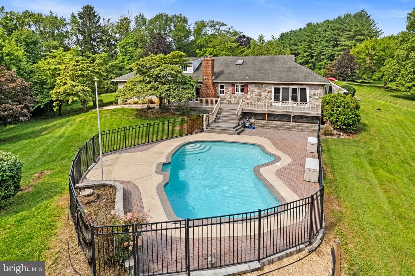 1619 Clearview Drive photo 3