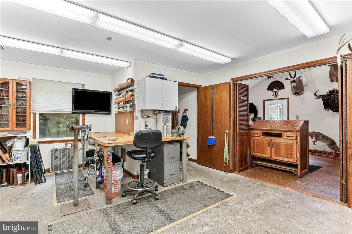 372 Hipkins Road photo 11