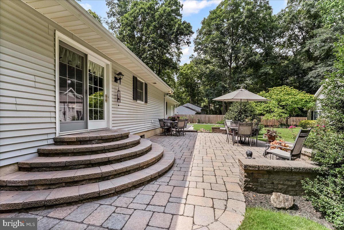 372 Hipkins Road photo 44