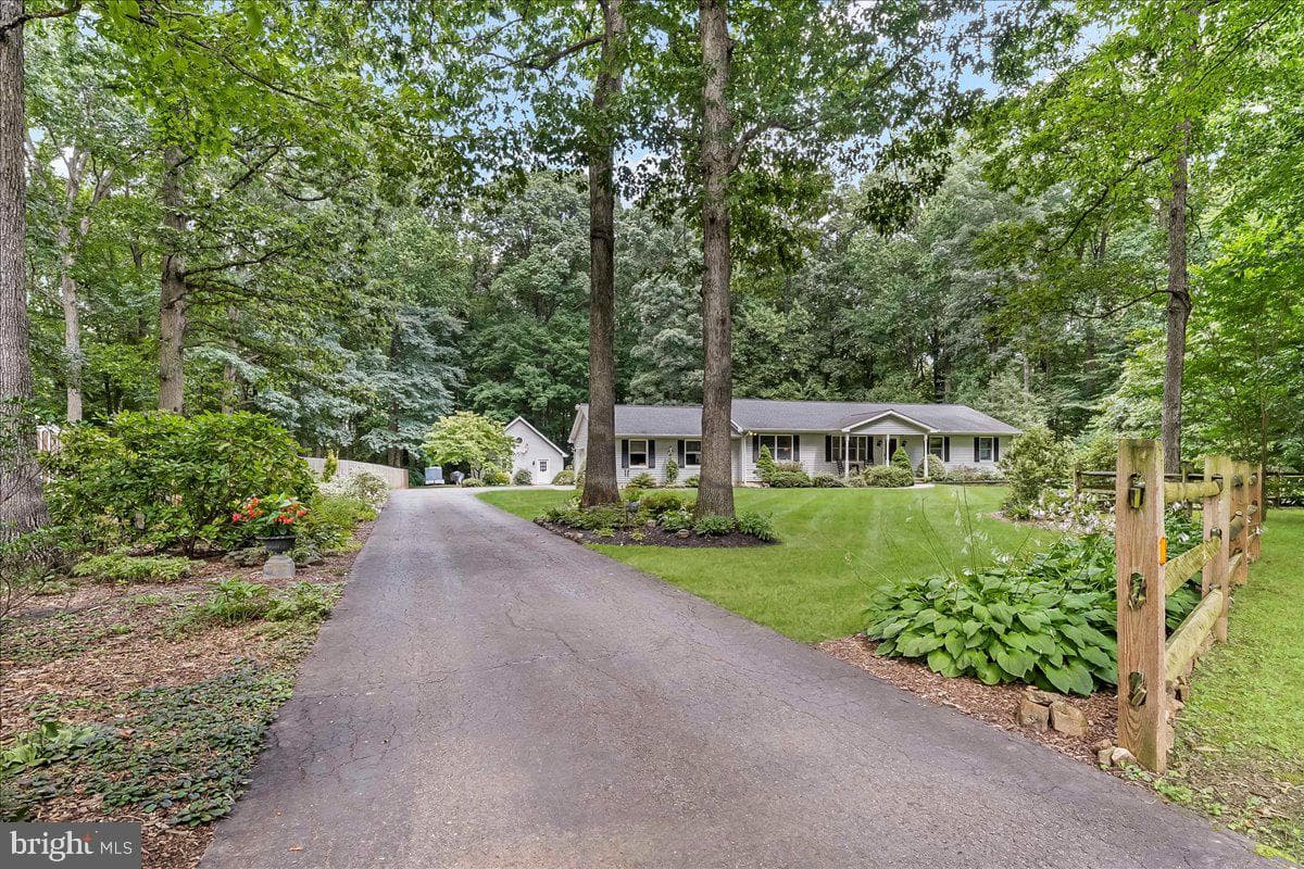 372 Hipkins Road photo 45