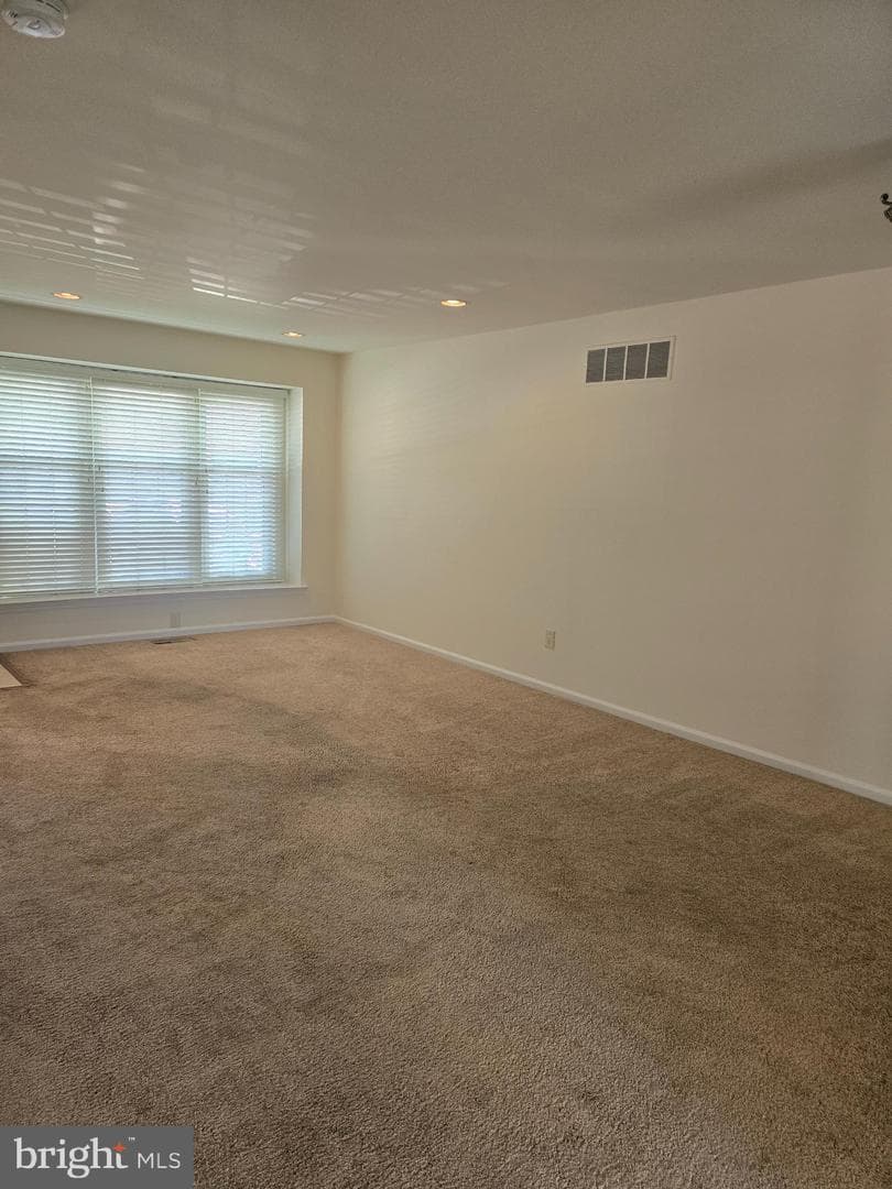 103 Lakeside Drive photo 8
