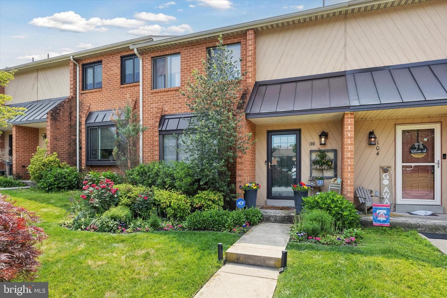 106 Caernarvon Court photo 1