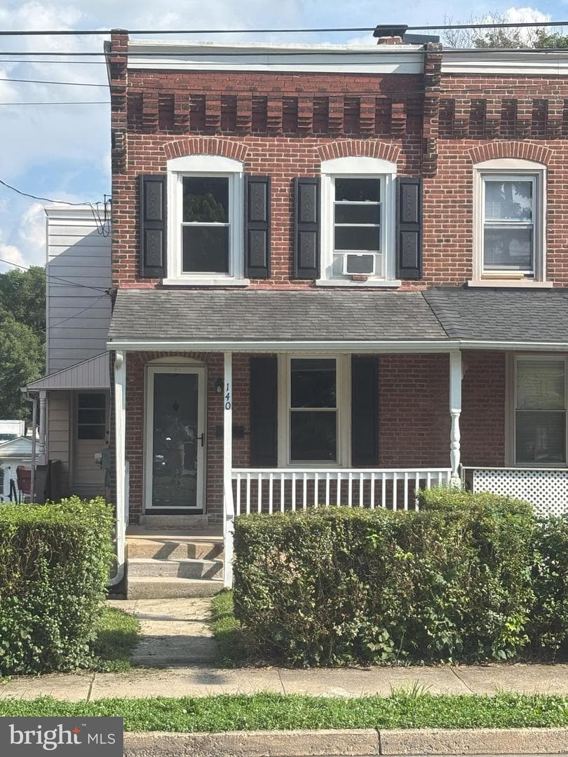 140 Viaduct Avenue photo 1